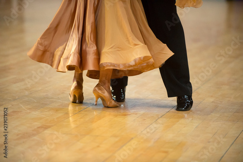 Cuadros en Lienzo woman and man dancer latino international dancing