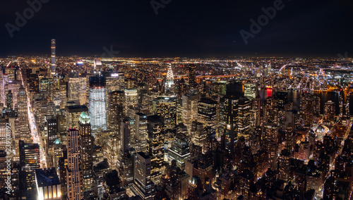 Cuadros en Lienzo Night View of the Chrysler Buidling With the Queensborough Bridge in the Backgro