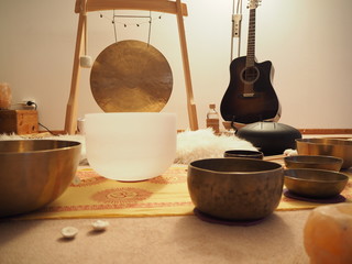 Tibetan singing bowls, sound of healing, Meditation and relax, sound bath, setting for sound bath.