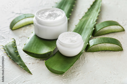 Fotomural Jars with healing cream and aloe on white textured background
