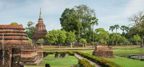 Plakat Terytorium parku z kompleksem ruiny. Tajlandia, Sukhothai