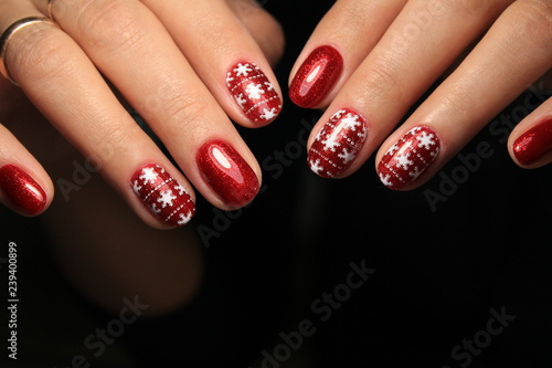 Valokuva Christmas manicure on artificial nails