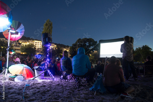 Fotografía CINEMA ON THE BEACH AT NIGHT SKY WITH VIEW