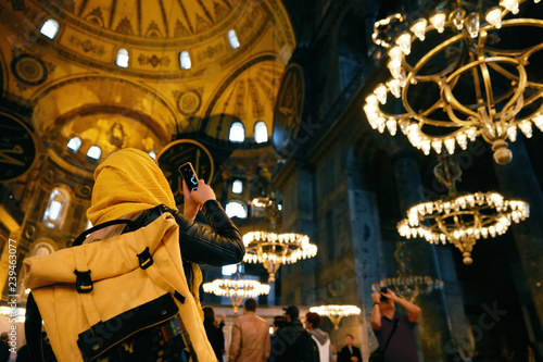 Fotografía Woman In Hagia Sophia Cathedral Taking Photos On Phone