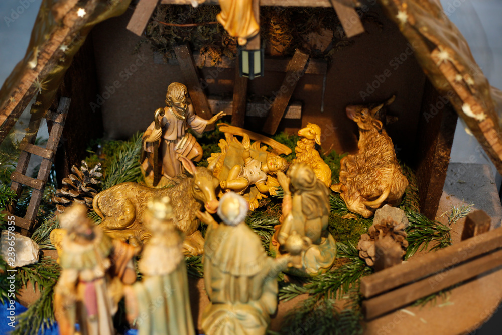 Weihnachtskrippe Figuren-Set - Handbemalte Jesus, Maria, Josef & Weisen