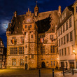 Rathaus in Marburg zur blauen Stunde