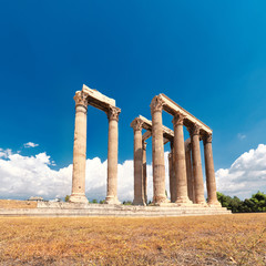 Fototapete - Temple of Zeus with Acropolis on the background in Athens, Greece