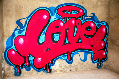 Obraz Dibond graffiti słowa miłość na ścianie