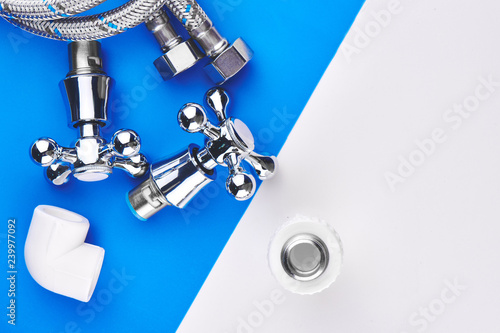 Fotografía Plumbing parts, accessories and tools on a blue white background.
