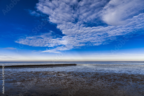 Zdjęcie XXL Morze Wattowe z chmurami