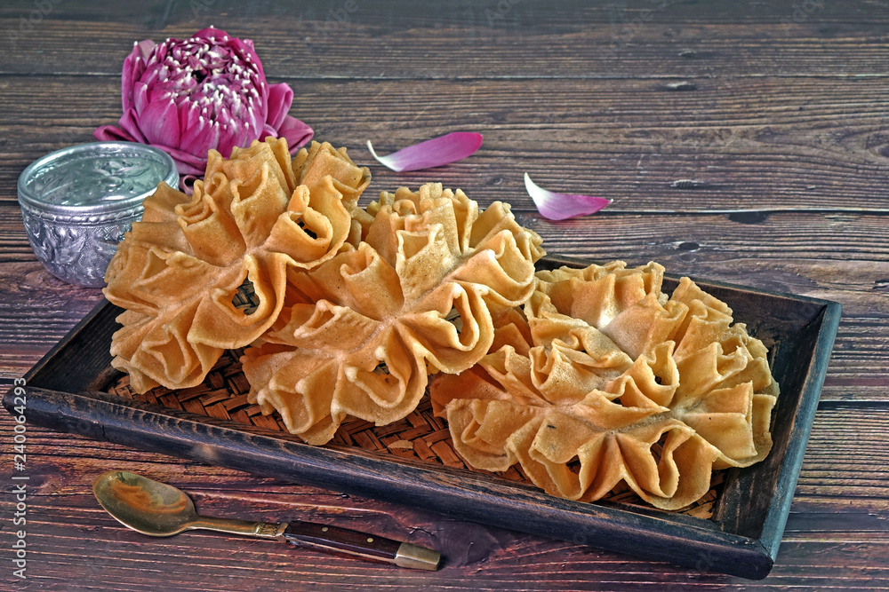 Thai snacks : Crispy lotus Blossom Cookie (or Knanom Dok Jog) One