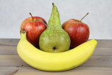 Fototapeta Kuchnia - Owocowa buźka - jabłka gruszka i banan ułożone w zadowoloną minę