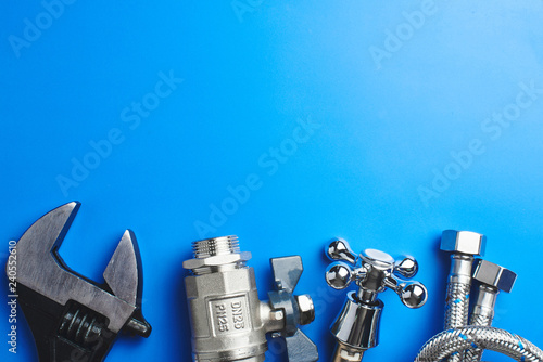 Cuadros en Lienzo plumbing tools and equipment on blue background with copy space