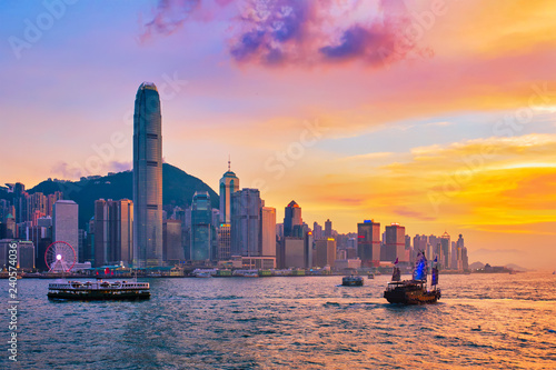 Photo Junk boat in Hong Kong Victoria Harbour