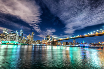 Canvas Print - Skyline of Manhattan and Brooklyn bridge, night view