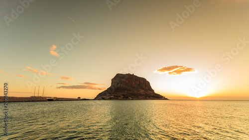 Plakat Monemvasia wyspa przy rankiem, Grecja