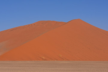  Sanddünen im Namib-Naukluft Nationalpark in Namibia
