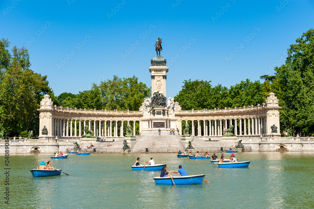 Obraz na płótnie Boating lake at Retiro park, Madrid, Spain w salonie