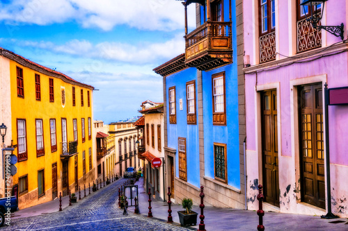 Fotografía landmarks of Tenerife - traditional colorful town La Orotava