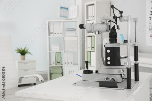 Fotomural Ophthalmic slit lamp at children's doctor office