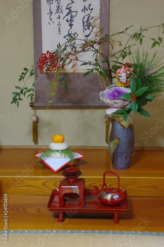 日本のお正月 床の間の正月飾り 床の間 鏡餅 お屠蘇 Adobe Stock でこのストック画像を購入して 類似の画像をさらに検索 Adobe Stock