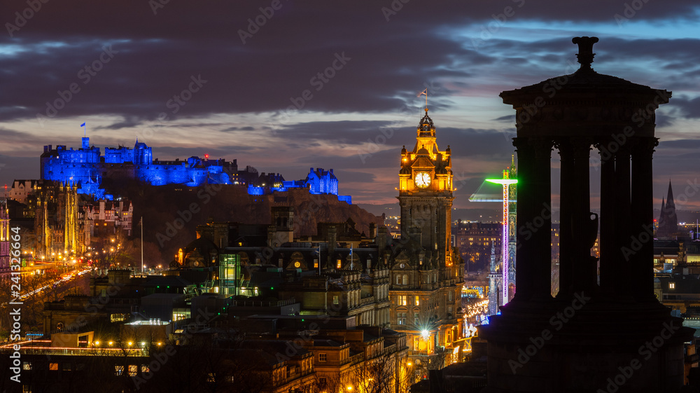 Panorama of Edinburgh Castle on New Year's Day - obrazy, fototapety, plakaty 
