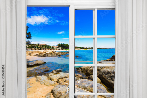 Fototapeta okno  widok-z-okna-na-promenade-morska