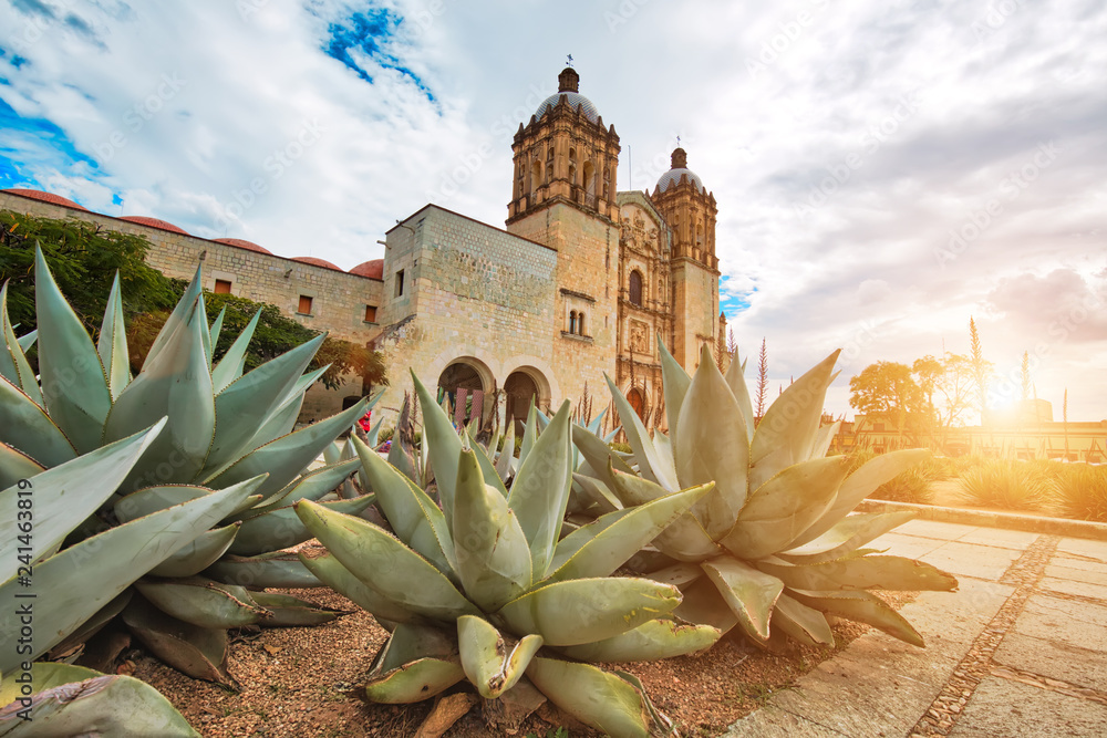 Obraz na płótnie Landmark Santo Domingo Cathedral in historic Oaxaca city center w salonie