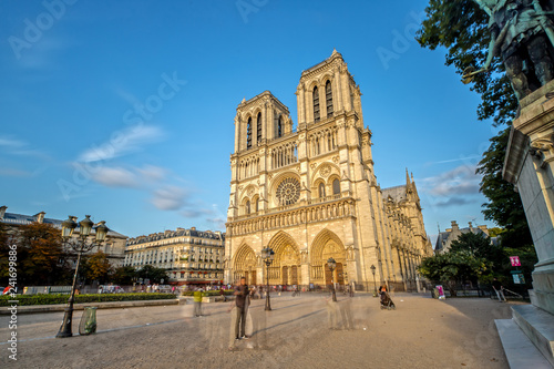 Plakat Notre Dame w Paryżu w Golden Hour