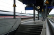 Hochgeschwindigkeitszug rast durch ICE-Bahnhof Montabaur - Stockfoto