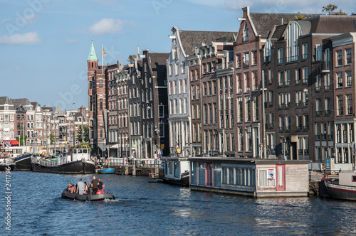 Foto view over a canal in amsterdam - sightseeing