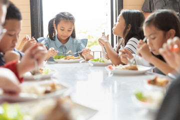 asia students eat in the school