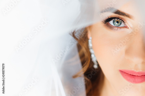 Fotomural Close-up of the face of the bride's face with make-up and bridal
