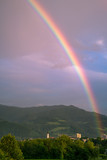 Fototapeta Tęcza - Wunderschöner Regenbogen über der Stadt