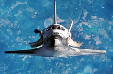 Wall Mural - spaceship on the flight. space shuttle close-up. flying rocket. view of the planet earth from outer 