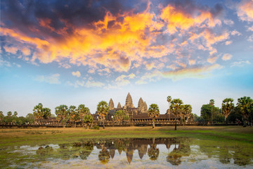 Wall Mural - Angkor Wat and reflecting lake in sunset, Siem Reap, Cambodia