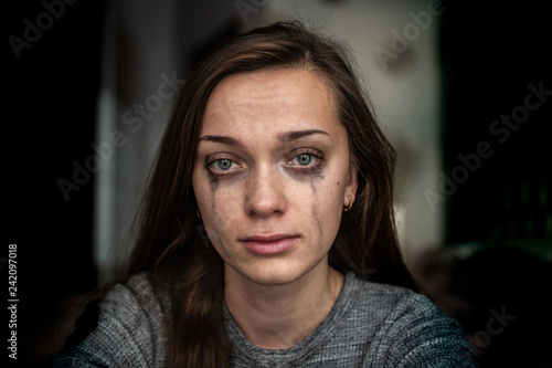 Fotografía Portrait of a crying, sad, depressed woman because of problems at work and troubles in relationships