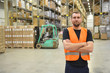 portrait of successful workers in a warehouse of a logistics company  // Mann arbeitet im Handel - Warenlagerung und Transport