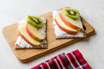 Wall Mural - Rye Cripsbread with Cream Cheese, Apple Slices and Kiwi Fruit / Healthy Snacks Recipe.