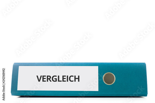 Fotografie, Obraz blauer liegender Aktenordner mit Beschriftung Vergleich vor hellem Hintergrund