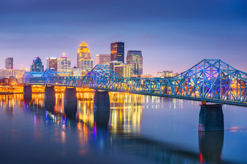 Fototapete - Louisville, Kentucky, USA downtown skyline on the Ohio River at dusk.