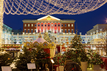 Wall Mural - Moscow, Russia, New Year at the city hall. The city hall is designed in red and white. The Central part of the building is allocated 8-column portico with pediment. 