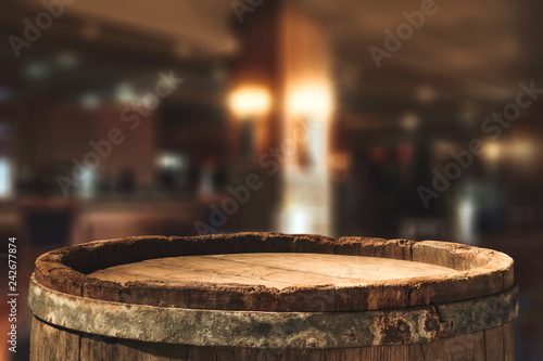 Fotomural Retro old barrel and blurred background