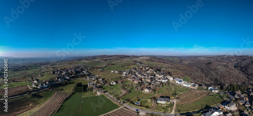 Plakat Allassac (Corrèze - Francja) - Widok z lotu ptaka na trzy wsie