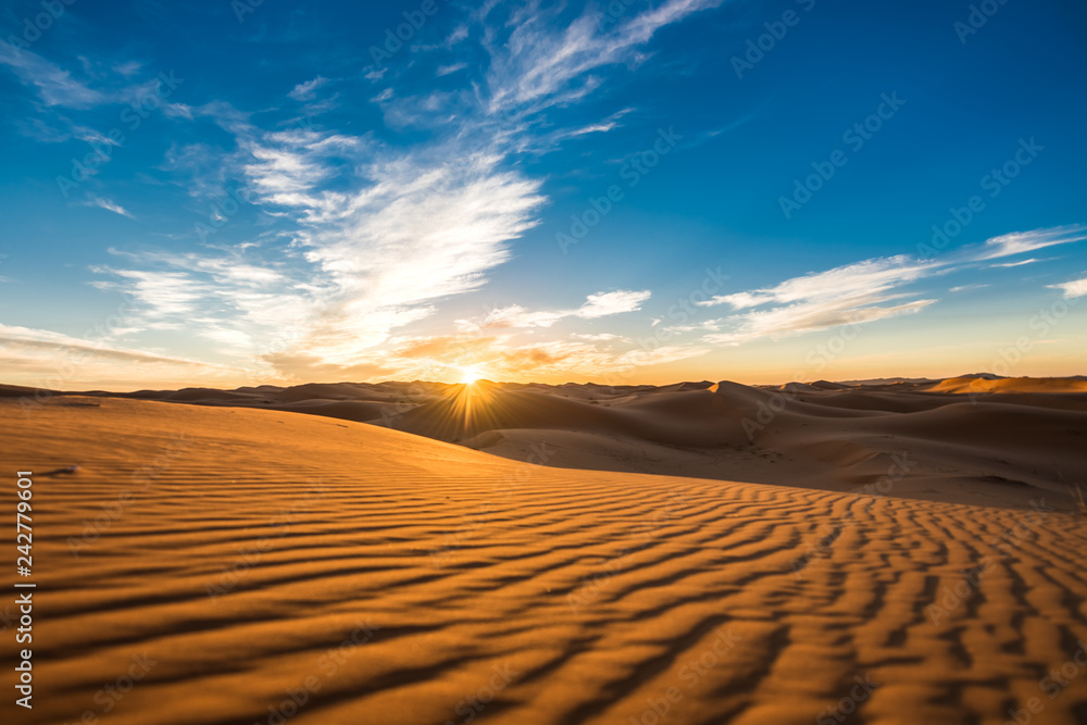Beautiful sunrise view of the Erg Chebbi dunes, Sahara Desert, Merzouga, Morocco in Africa - obrazy, fototapety, plakaty 