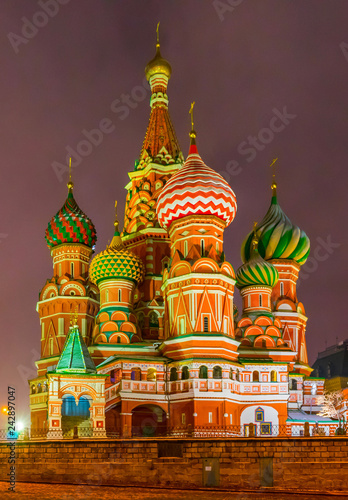 Fotografía St. Basil's Cathedral in Moscow at night. Russia