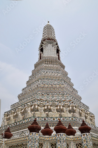 Foto tiled pagoda at the temple of the sun or dawn temple