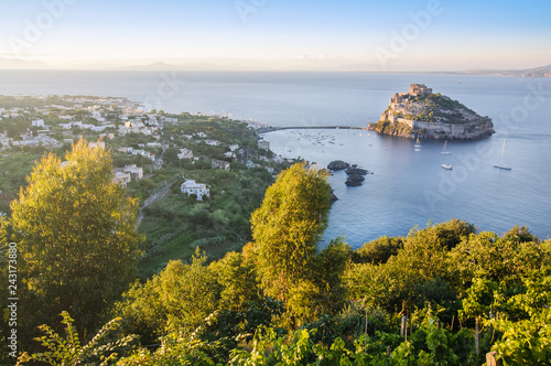 Fotografía Aerial view on Aragonese castle across coastline, Ischia, Italy