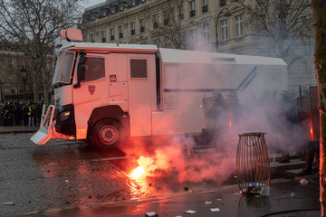 Poster - Gilets jaunes Paris