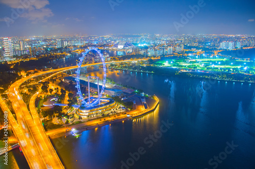 Fotografía illuminated Singapore metropolis at night
